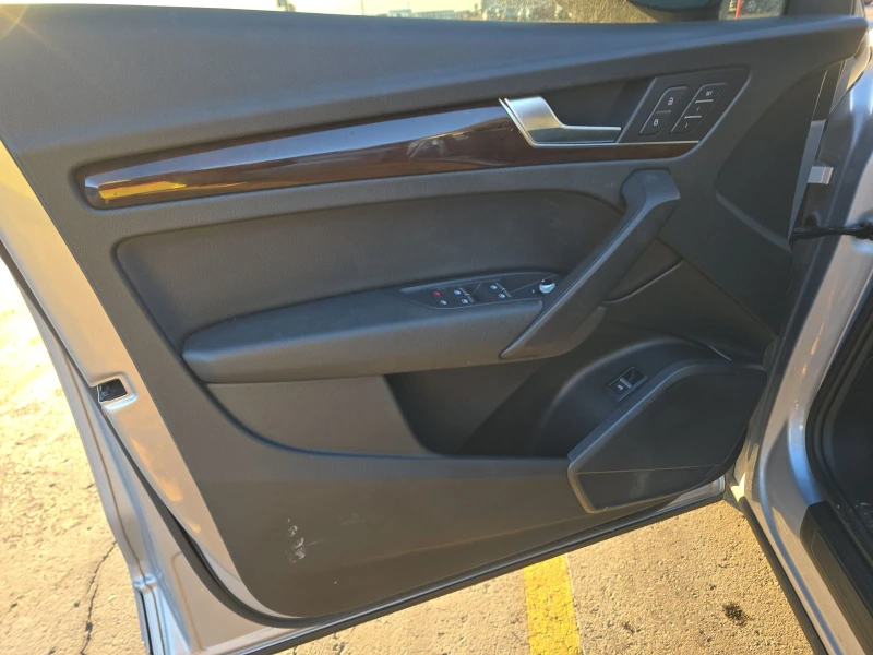 Audi Q5 2.0T* PREMIUM* ДИГИТАЛНО* ТАБЛО* ПОДГРЕВ* КАМЕРА* , снимка 7 - Автомобили и джипове - 53457928