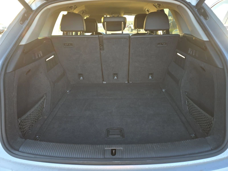 Audi Q5 2.0T* PREMIUM* ДИГИТАЛНО* ТАБЛО* ПОДГРЕВ* КАМЕРА* , снимка 14 - Автомобили и джипове - 53457928