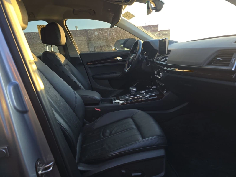 Audi Q5 2.0T* PREMIUM* ДИГИТАЛНО* ТАБЛО* ПОДГРЕВ* КАМЕРА* , снимка 12 - Автомобили и джипове - 53457928