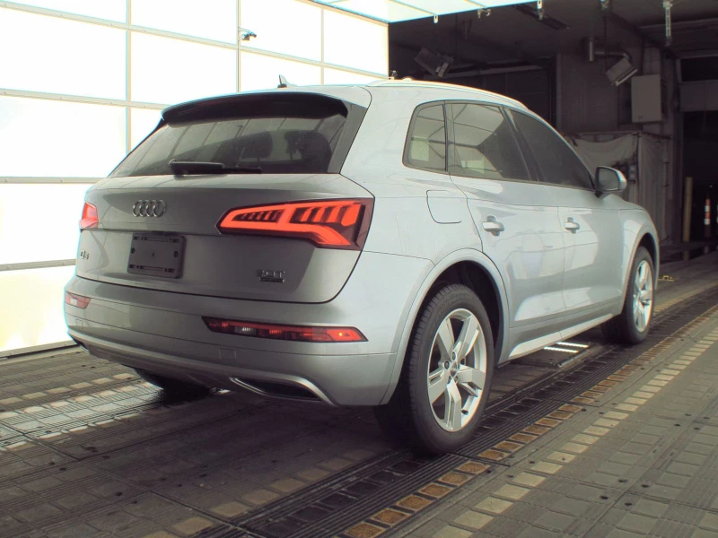 Audi Q5 2.0T* PREMIUM* ДИГИТАЛНО* ТАБЛО* ПОДГРЕВ* КАМЕРА* , снимка 2 - Автомобили и джипове - 53457928