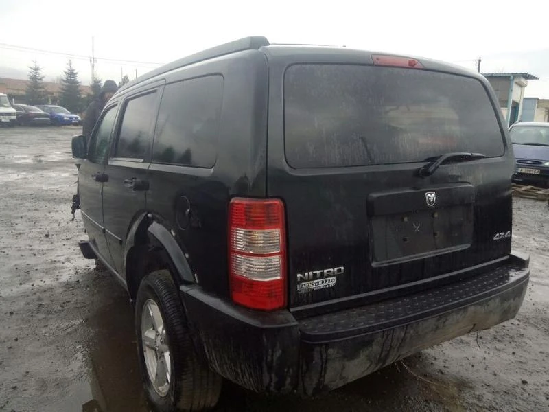 Dodge Nitro 2.8, снимка 1 - Автомобили и джипове - 47494234