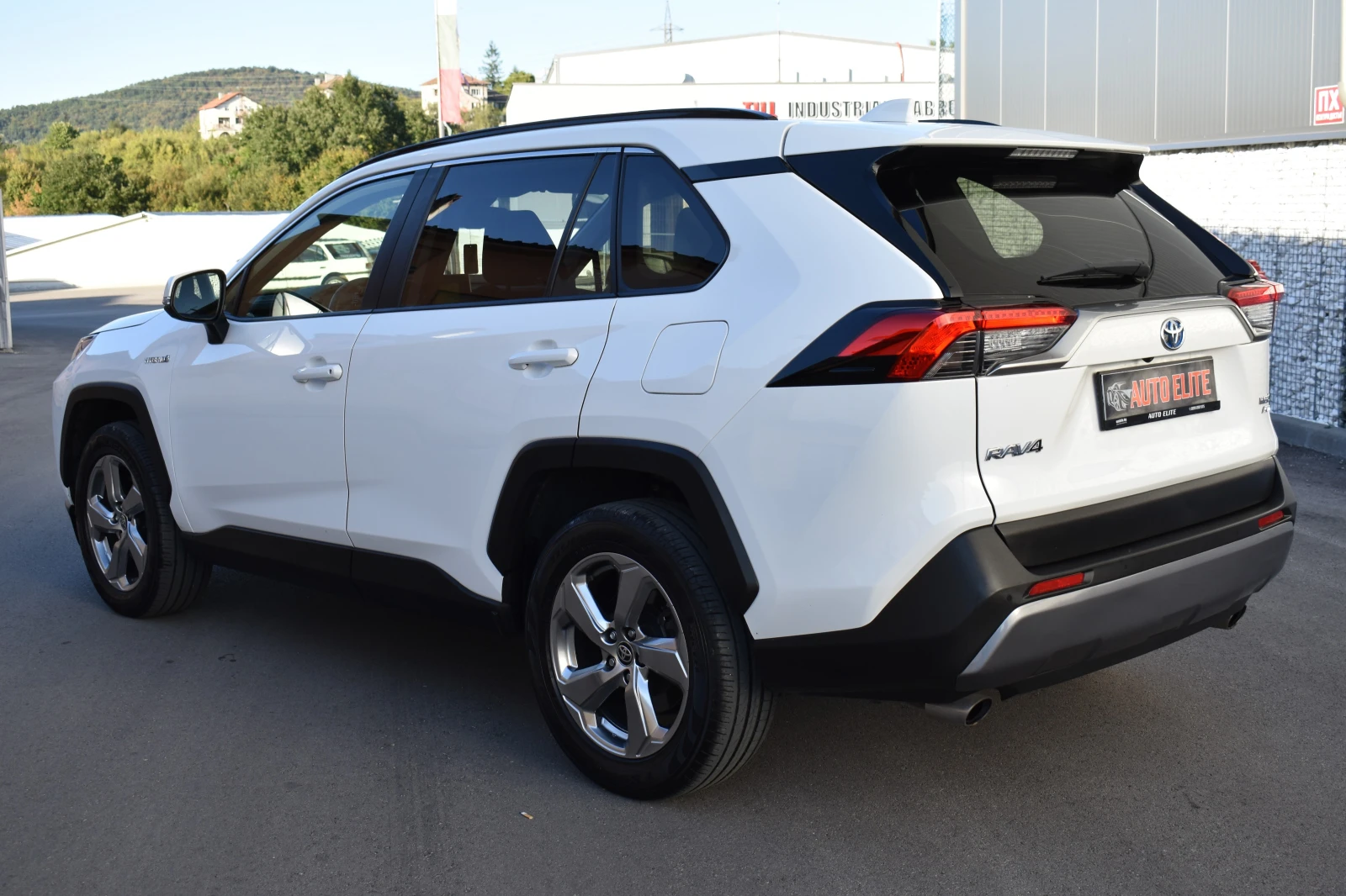 Toyota Rav4 2.5HYBRID/AWD-i-4X4= KEYLESSGO= ПЪЛЕН СЕРВИЗ= НОВА - изображение 3