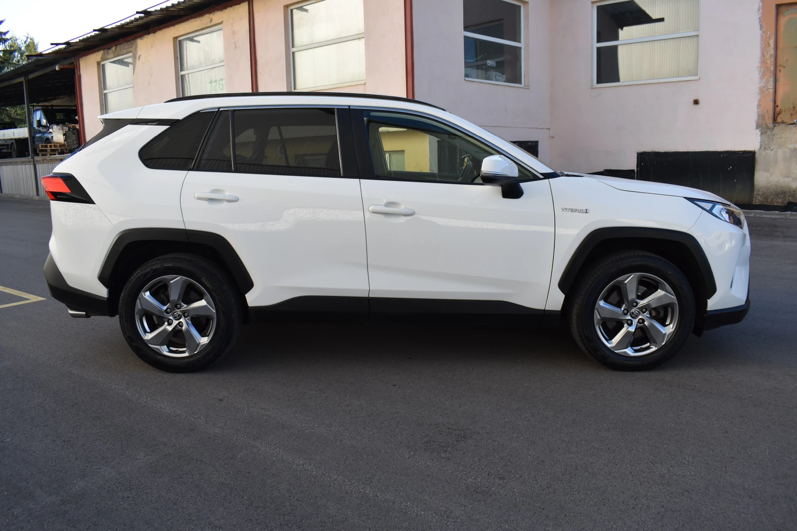Toyota Rav4 2.5HYBRID/AWD-i-4X4= KEYLESSGO= ПЪЛЕН СЕРВИЗ= НОВА - изображение 6