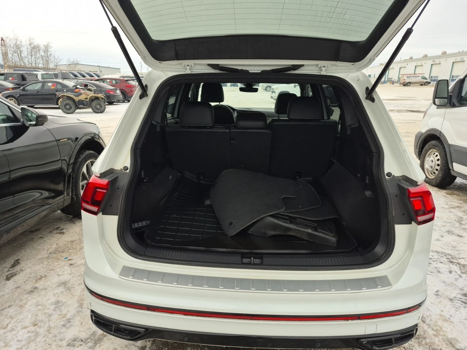 VW Tiguan COMFORTLINE R-LINE BLACK EDITION * Aвтокредит*  - изображение 5