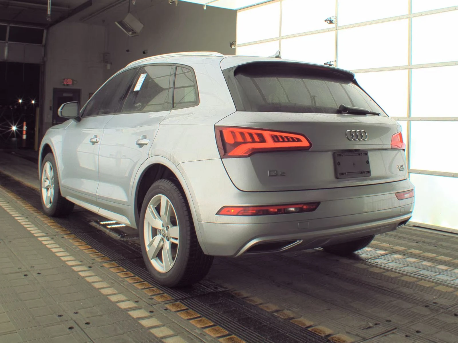 Audi Q5 2.0T* PREMIUM* ДИГИТАЛНО* ТАБЛО* ПОДГРЕВ* КАМЕРА*  - изображение 4