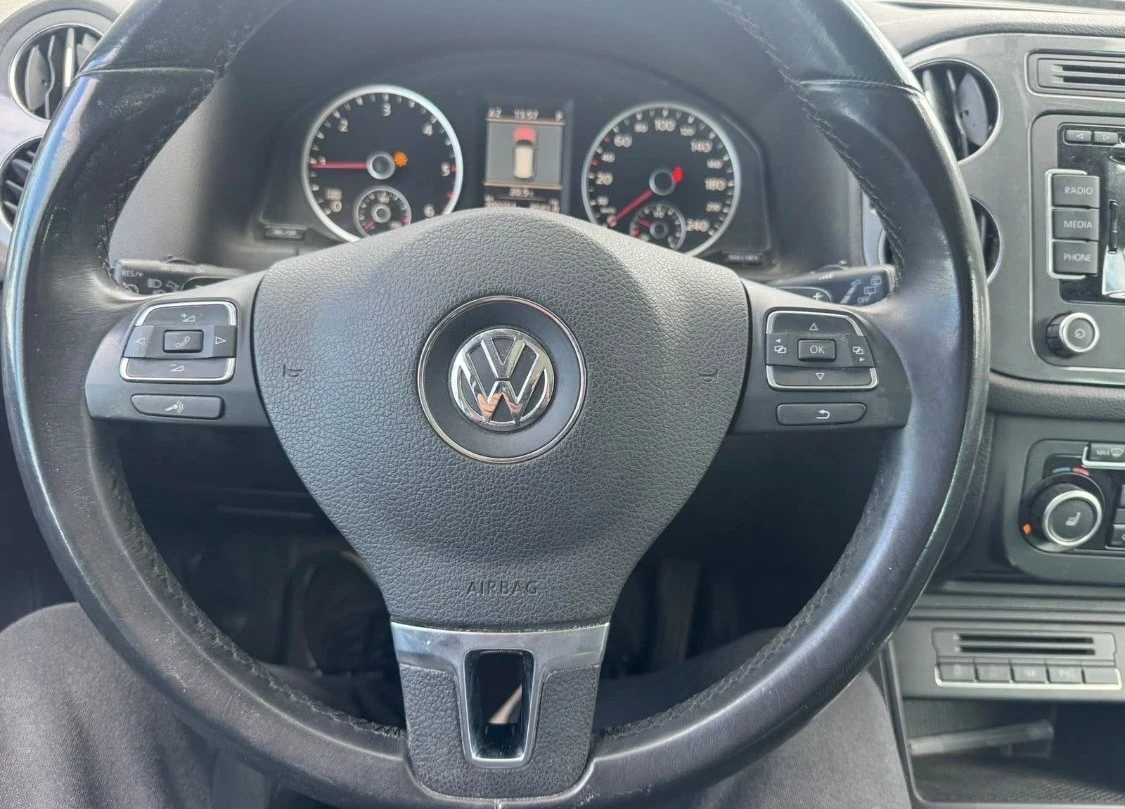 VW Tiguan 2.0 TDI/ PANO/ AUTOMAT, снимка 6 - Автомобили и джипове - 56633534