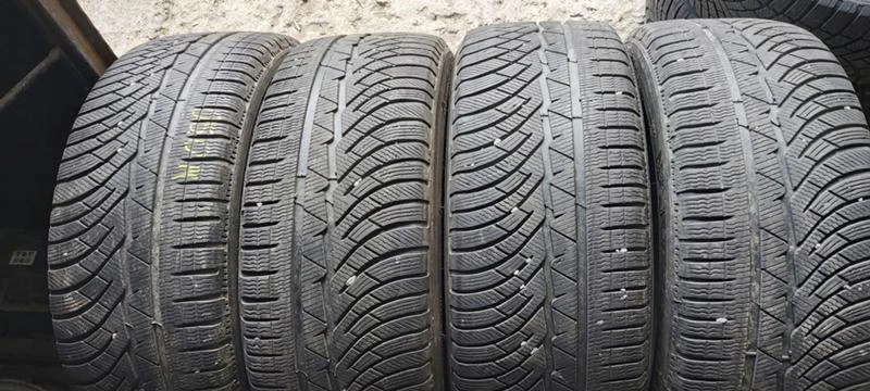 Гуми Зимни 245/45R19, снимка 1 - Гуми и джанти - 35123217