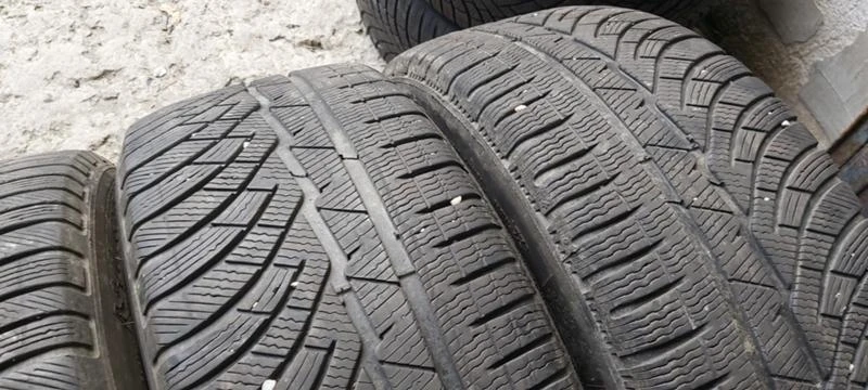 Гуми Зимни 245/45R19, снимка 4 - Гуми и джанти - 35123217