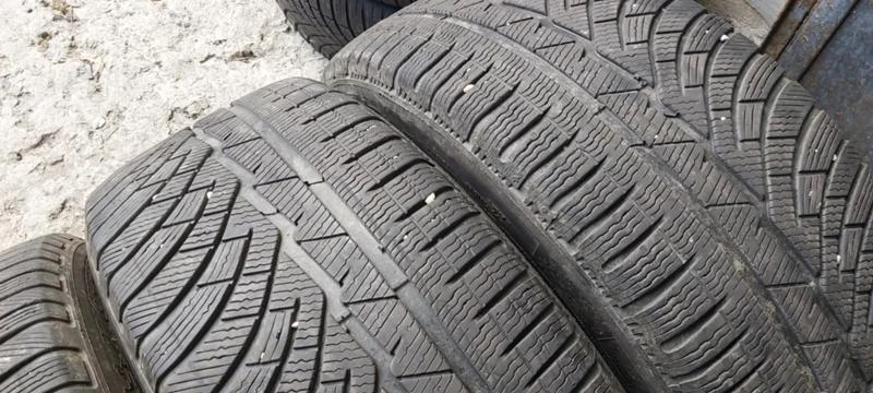 Гуми Зимни 245/45R19, снимка 3 - Гуми и джанти - 35123217