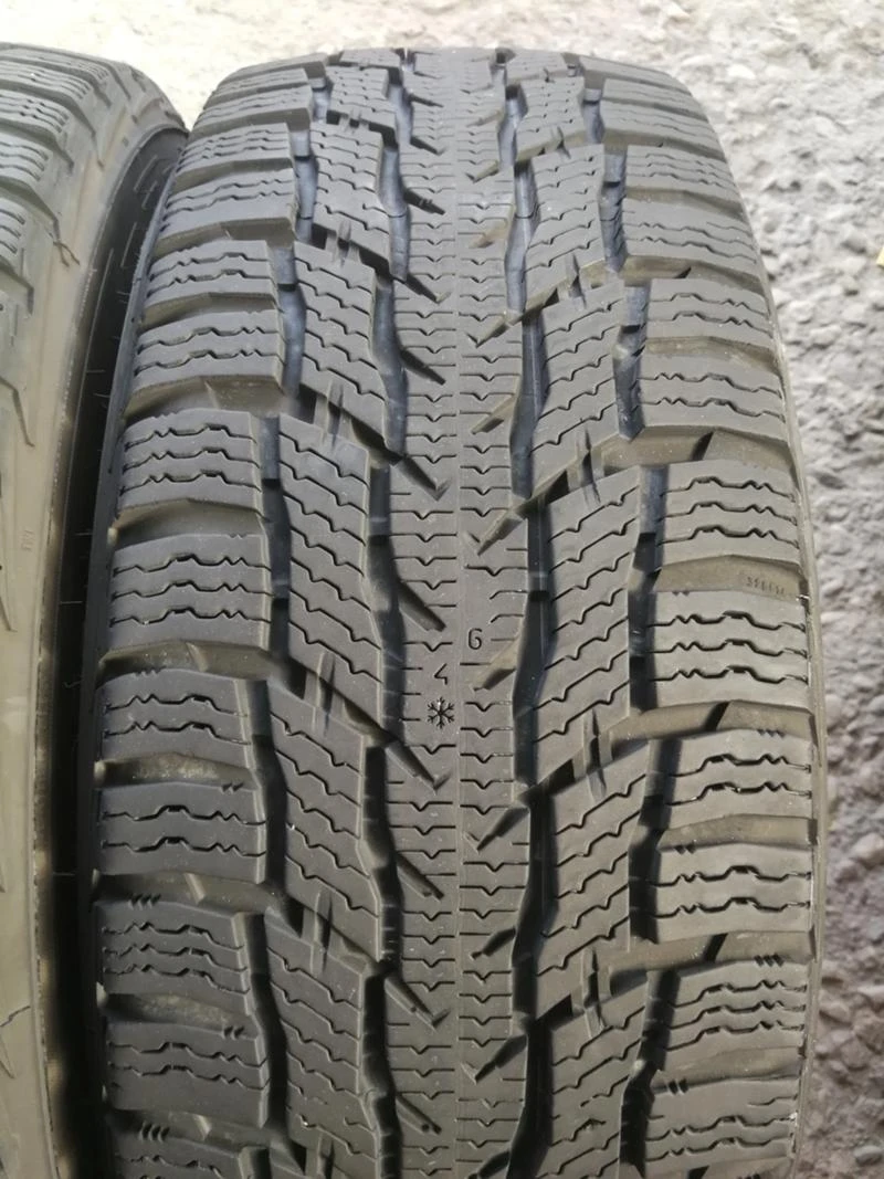 Гуми Зимни 215/60R17, снимка 3 - Гуми и джанти - 45864132