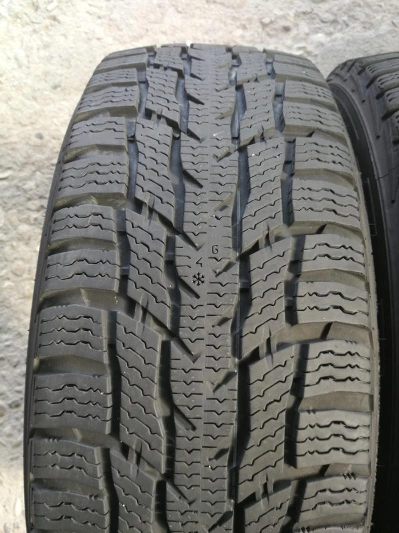 Гуми Зимни 215/60R17, снимка 2 - Гуми и джанти - 45864132