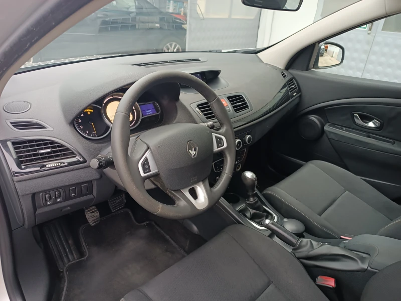 Renault Megane 1.5dci 144000km!, снимка 13 - Автомобили и джипове - 48034244