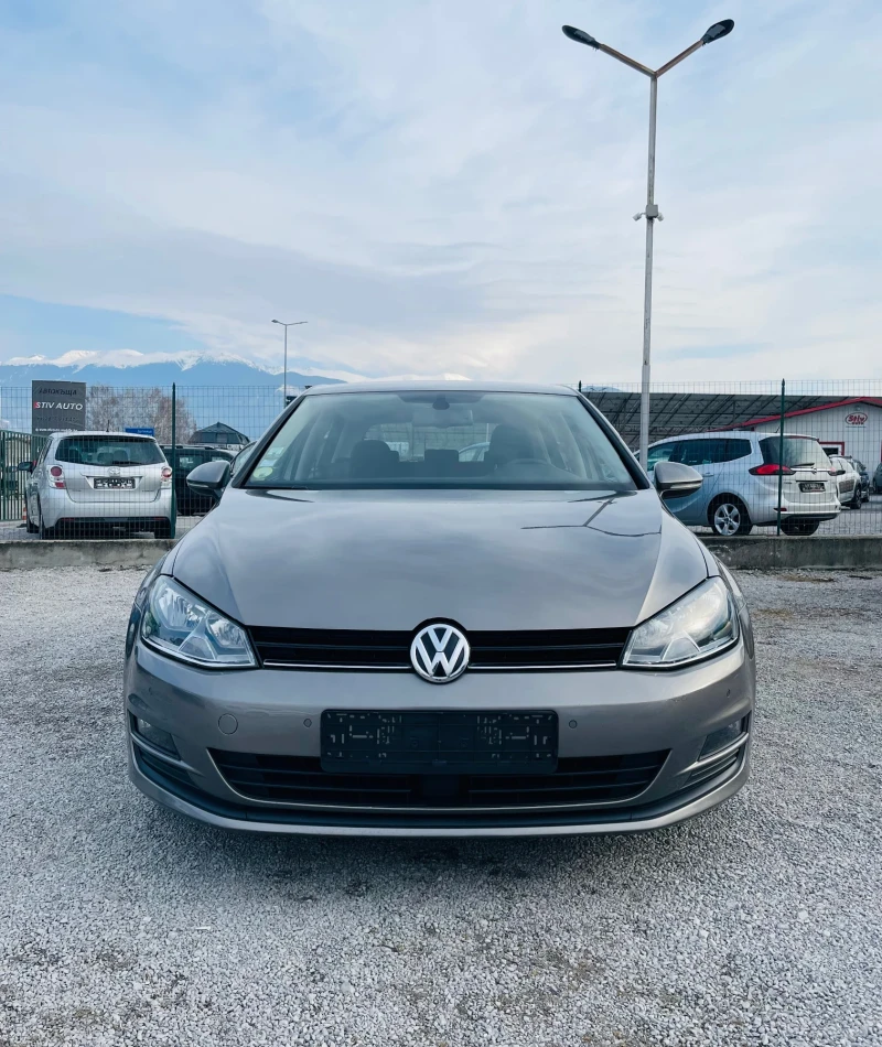 VW Golf 1.6 TDI * Навигация* Сервизна книжка* Реални км * , снимка 2 - Автомобили и джипове - 49364468