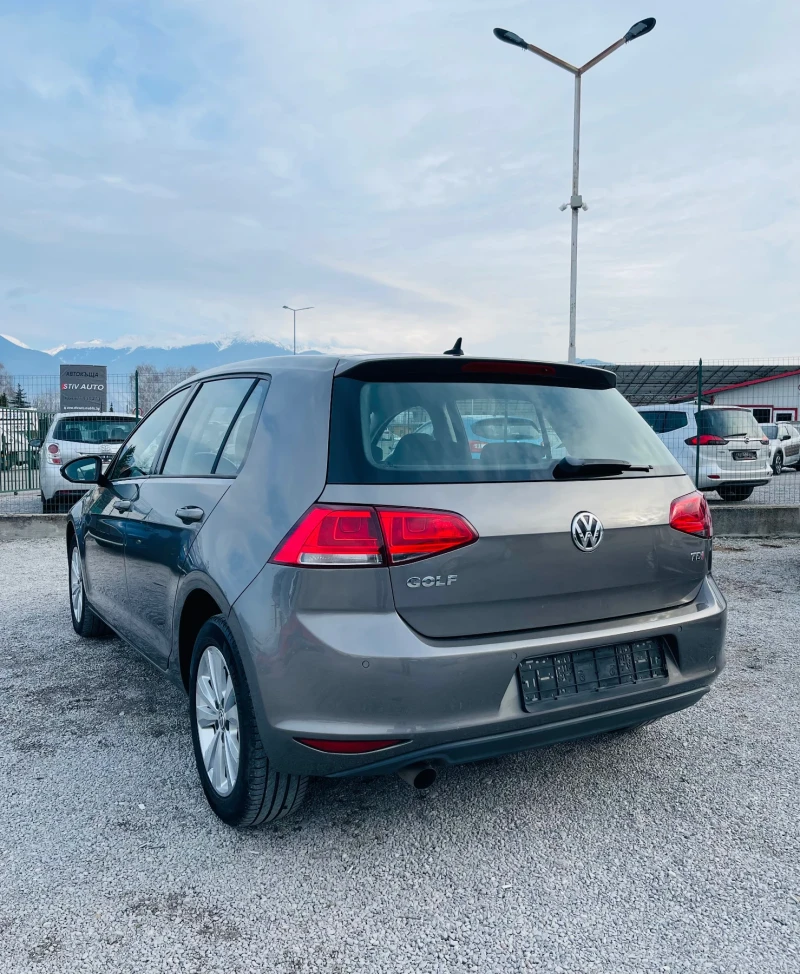 VW Golf 1.6 TDI * Навигация* Сервизна книжка* Реални км * , снимка 7 - Автомобили и джипове - 49364468