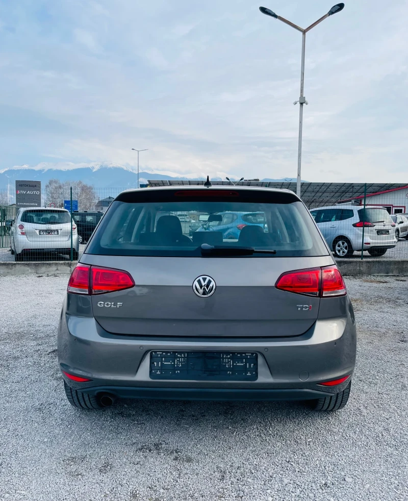 VW Golf 1.6 TDI * Навигация* Сервизна книжка* Реални км * , снимка 6 - Автомобили и джипове - 49364468