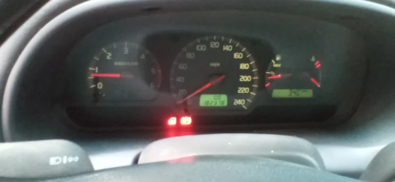 Volvo V40, снимка 7 - Автомобили и джипове - 51694128