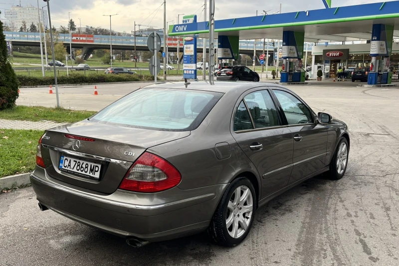 Mercedes-Benz E 280 facelift, 3ти собственик, снимка 3 - Автомобили и джипове - 52352865