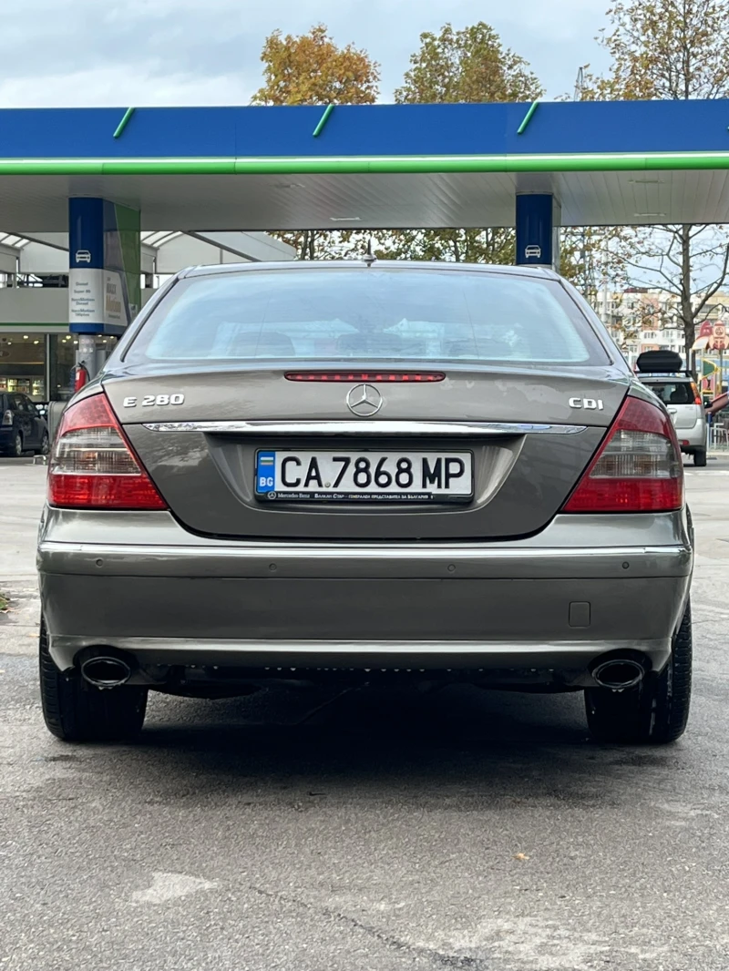 Mercedes-Benz E 280 facelift, 3ти собственик, снимка 4 - Автомобили и джипове - 52352865