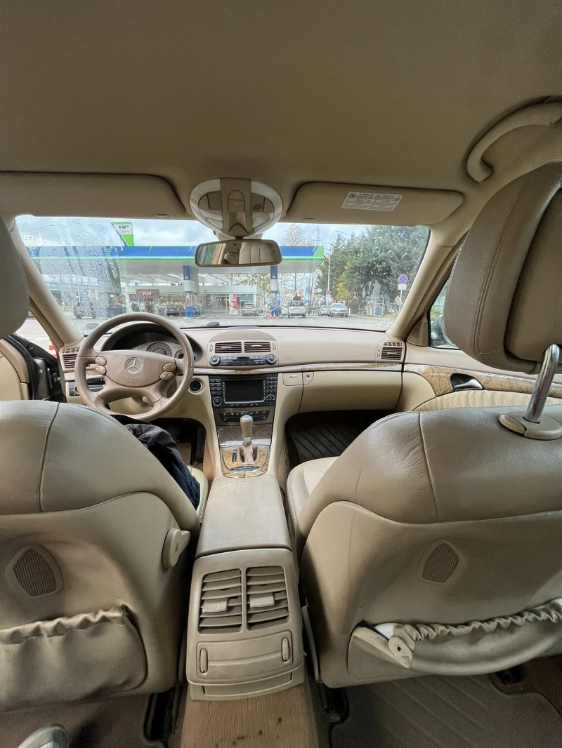 Mercedes-Benz E 280 facelift, 3ти собственик, снимка 10 - Автомобили и джипове - 52352865