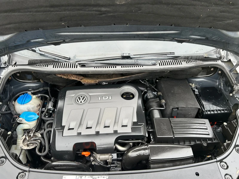 VW Touran 1.6 TDI NAVI, снимка 14 - Автомобили и джипове - 52412118