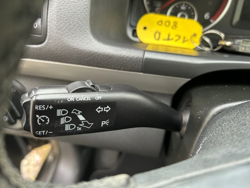 VW Touran 1.6 TDI NAVI, снимка 16 - Автомобили и джипове - 52412118