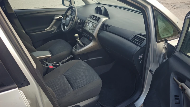 Toyota Verso 1.6i, снимка 10 - Автомобили и джипове - 53144314