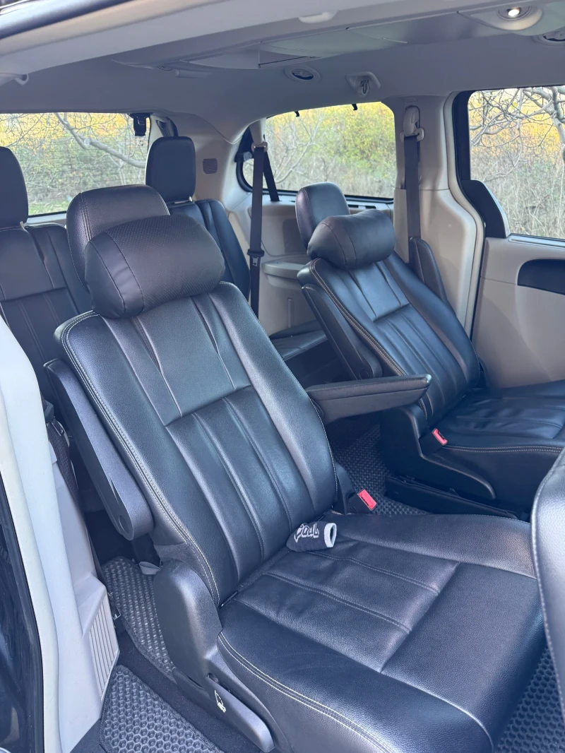 Chrysler Town and Country, снимка 8 - Автомобили и джипове - 53156751