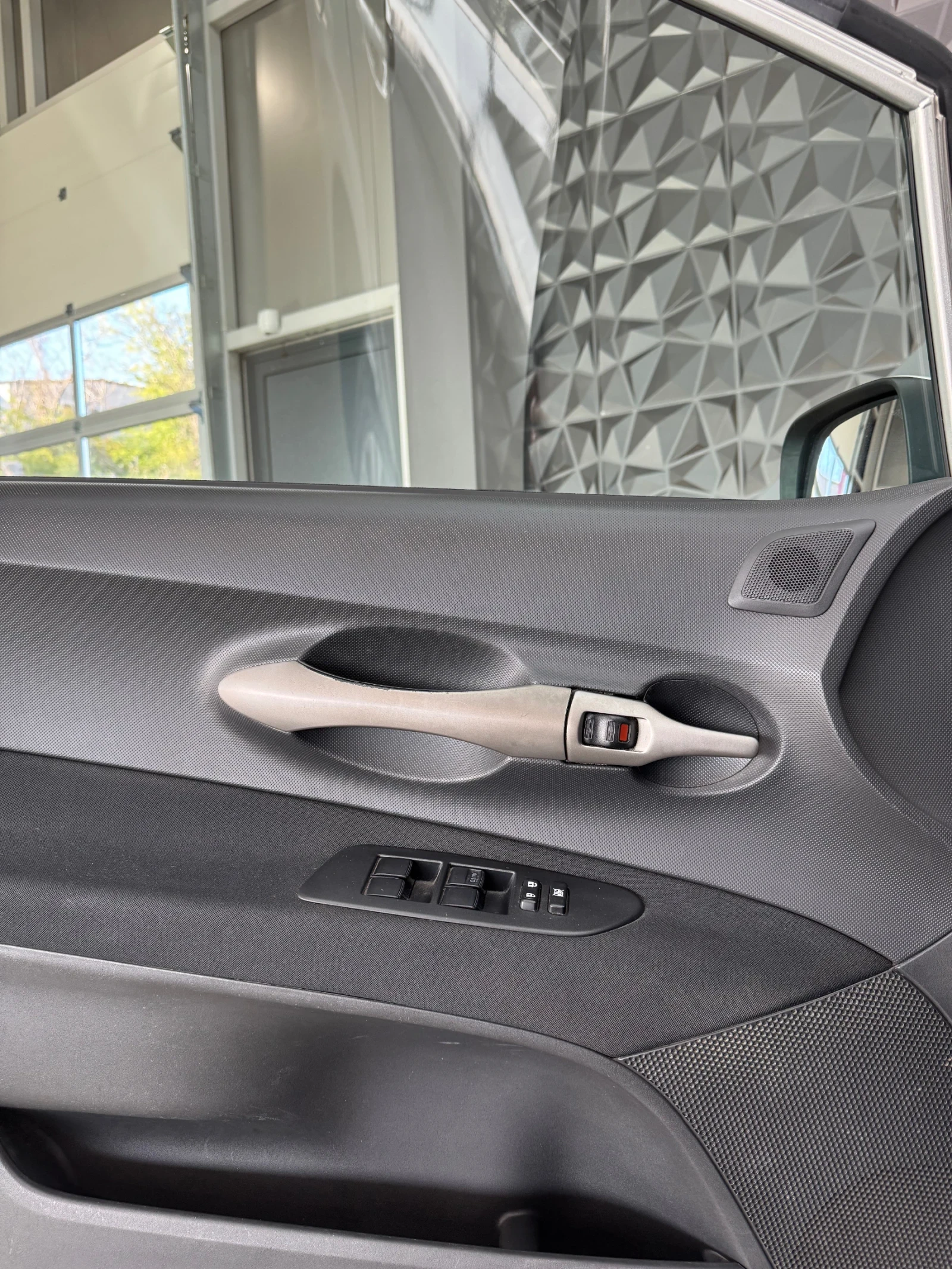 Toyota Auris  - изображение 8