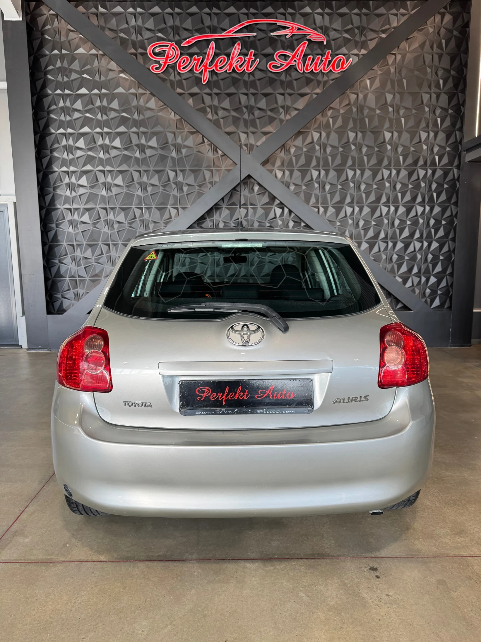 Toyota Auris  - изображение 4