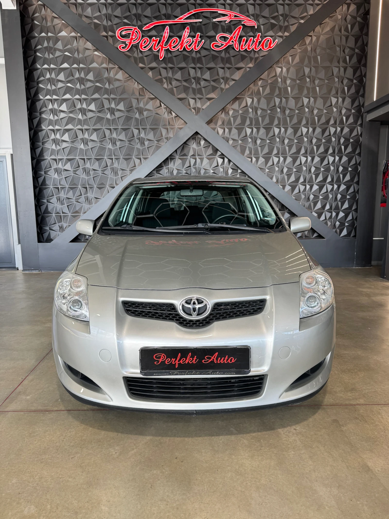Toyota Auris  - изображение 2