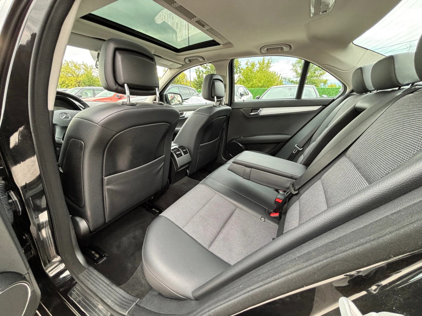 Mercedes-Benz C 220 2.2CDI/AVANTGARDЕ/ПОДГРЕВ/ПАНОРАМА - изображение 7