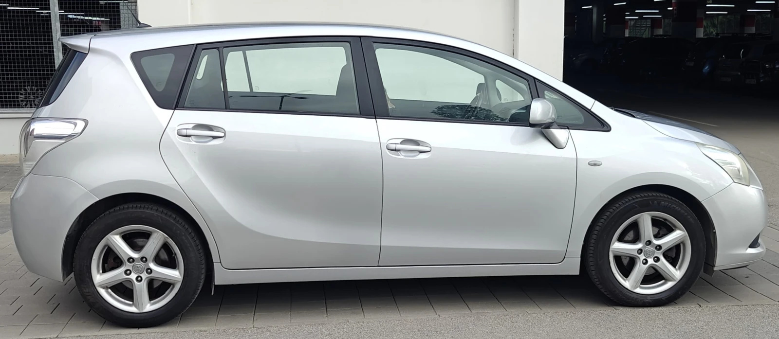 Toyota Verso 1.6i, снимка 5 - Автомобили и джипове - 53929676
