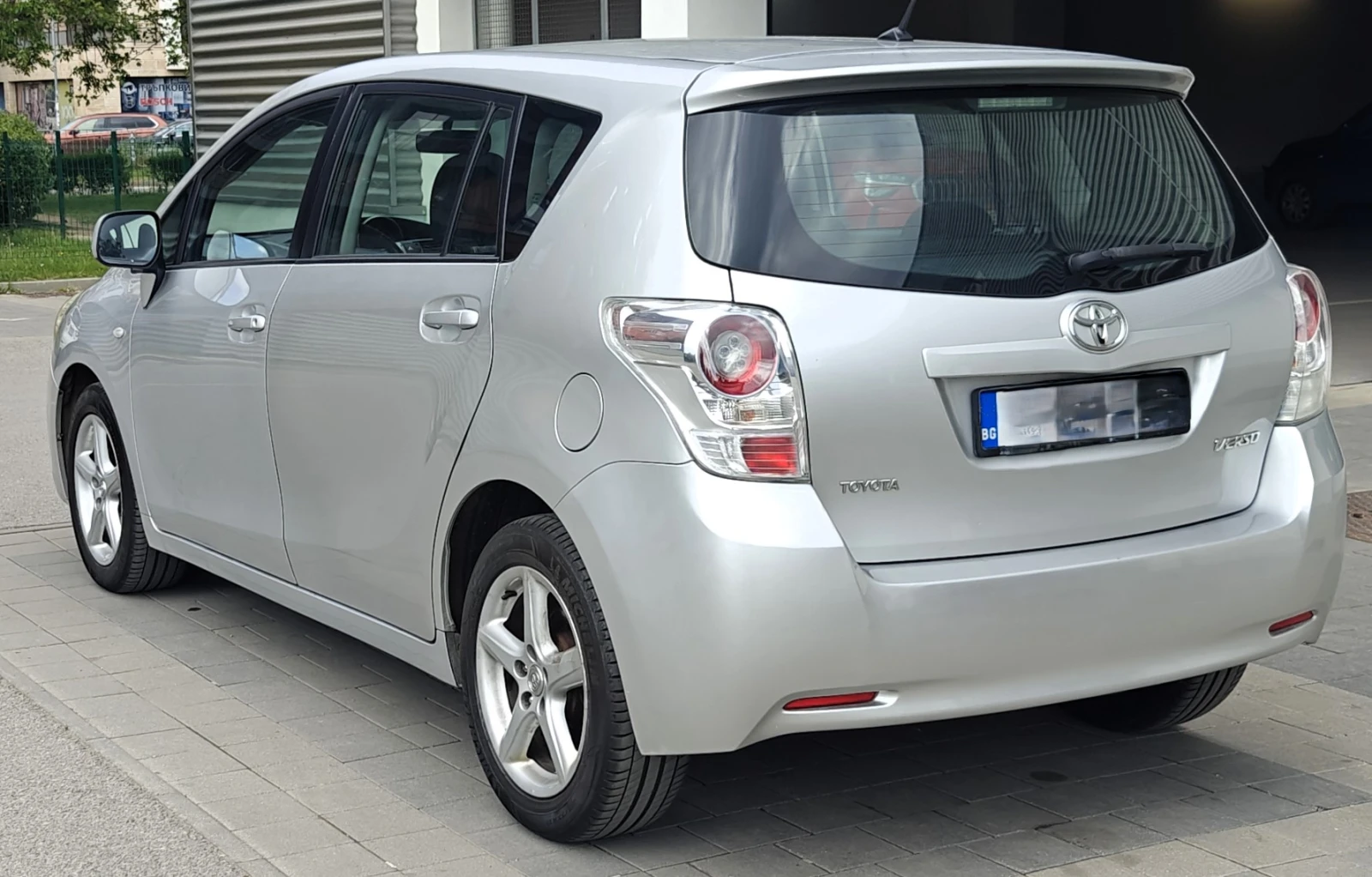 Toyota Verso 1.6i, снимка 7 - Автомобили и джипове - 53929676