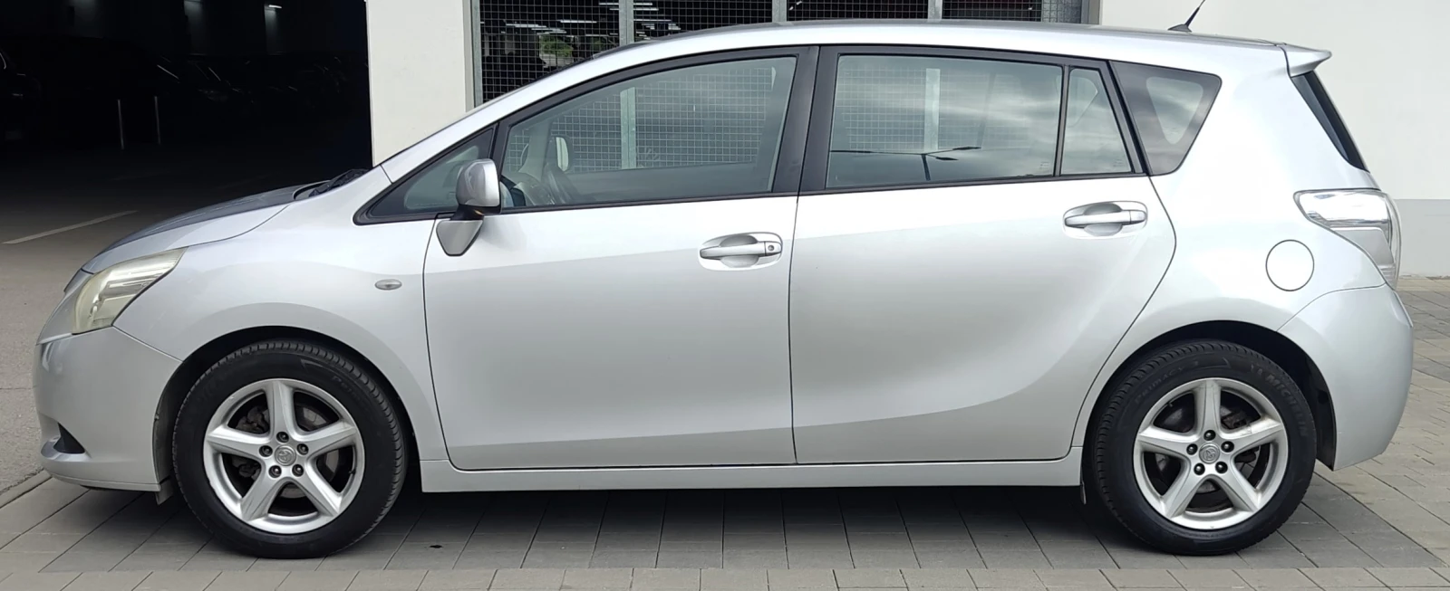 Toyota Verso 1.6i, снимка 3 - Автомобили и джипове - 53929676