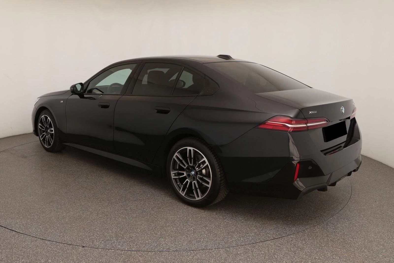 BMW 520 d/xDrive/M-SPORT/H&K/360/ICONIC GLOW/ - изображение 4