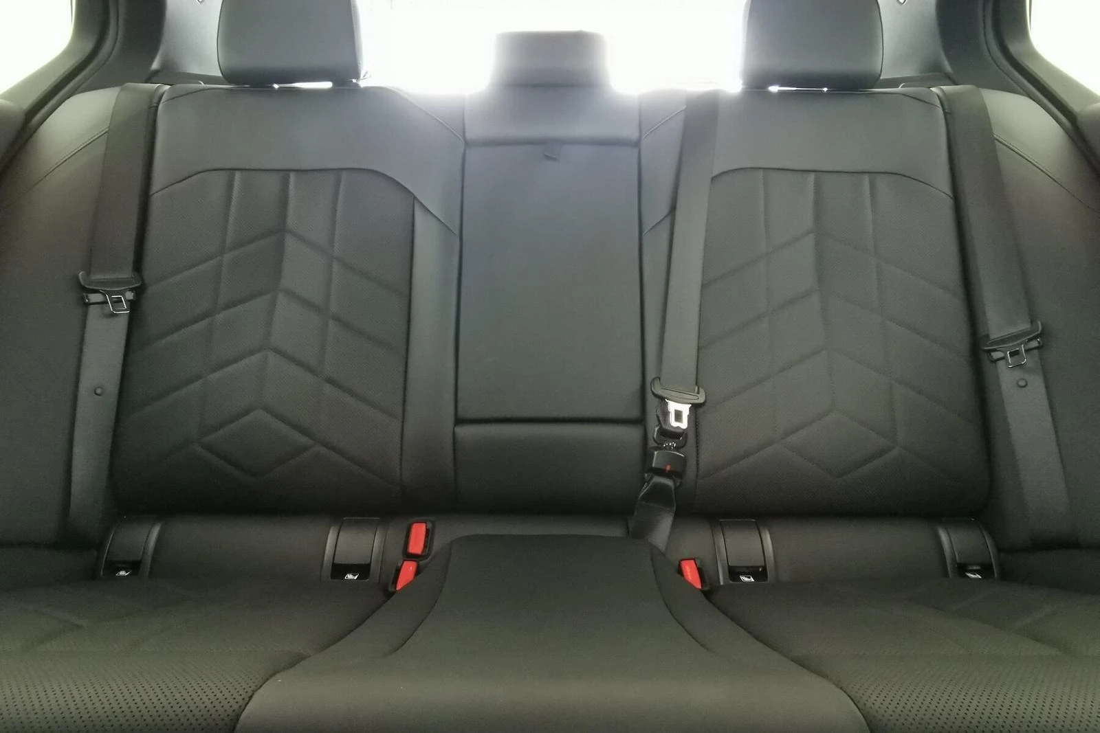 BMW 520 d/xDrive/M-SPORT/H&K/360/ICONIC GLOW/ - изображение 10