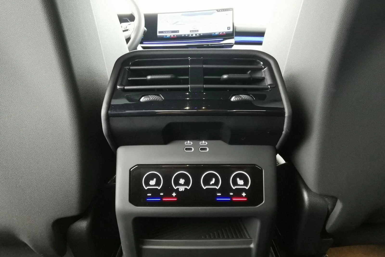 BMW 520 d/xDrive/M-SPORT/H&K/360/ICONIC GLOW/, снимка 11 - Автомобили и джипове - 53769288