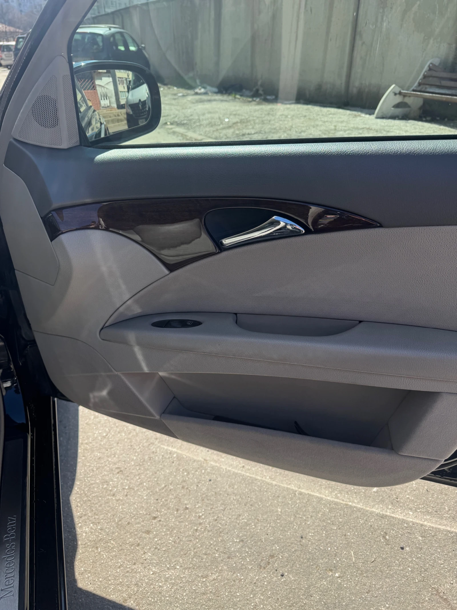 Mercedes-Benz E 350 Напълно обслужен, снимка 13 - Автомобили и джипове - 53814997