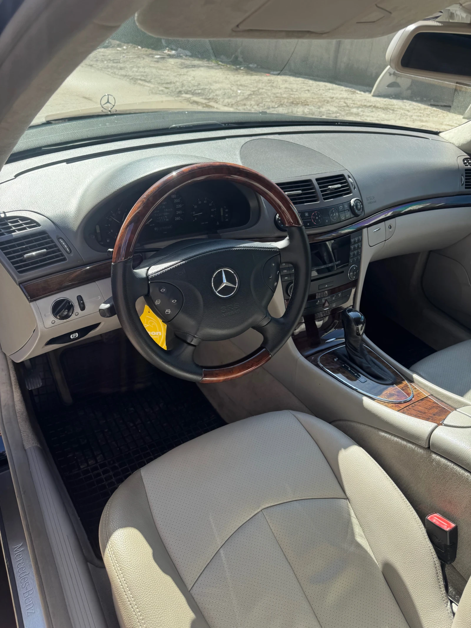 Mercedes-Benz E 350 Напълно обслужен, снимка 10 - Автомобили и джипове - 53814997