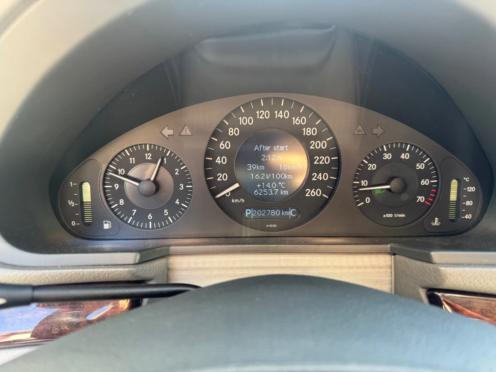 Mercedes-Benz E 350 Напълно обслужен, снимка 8 - Автомобили и джипове - 53814997