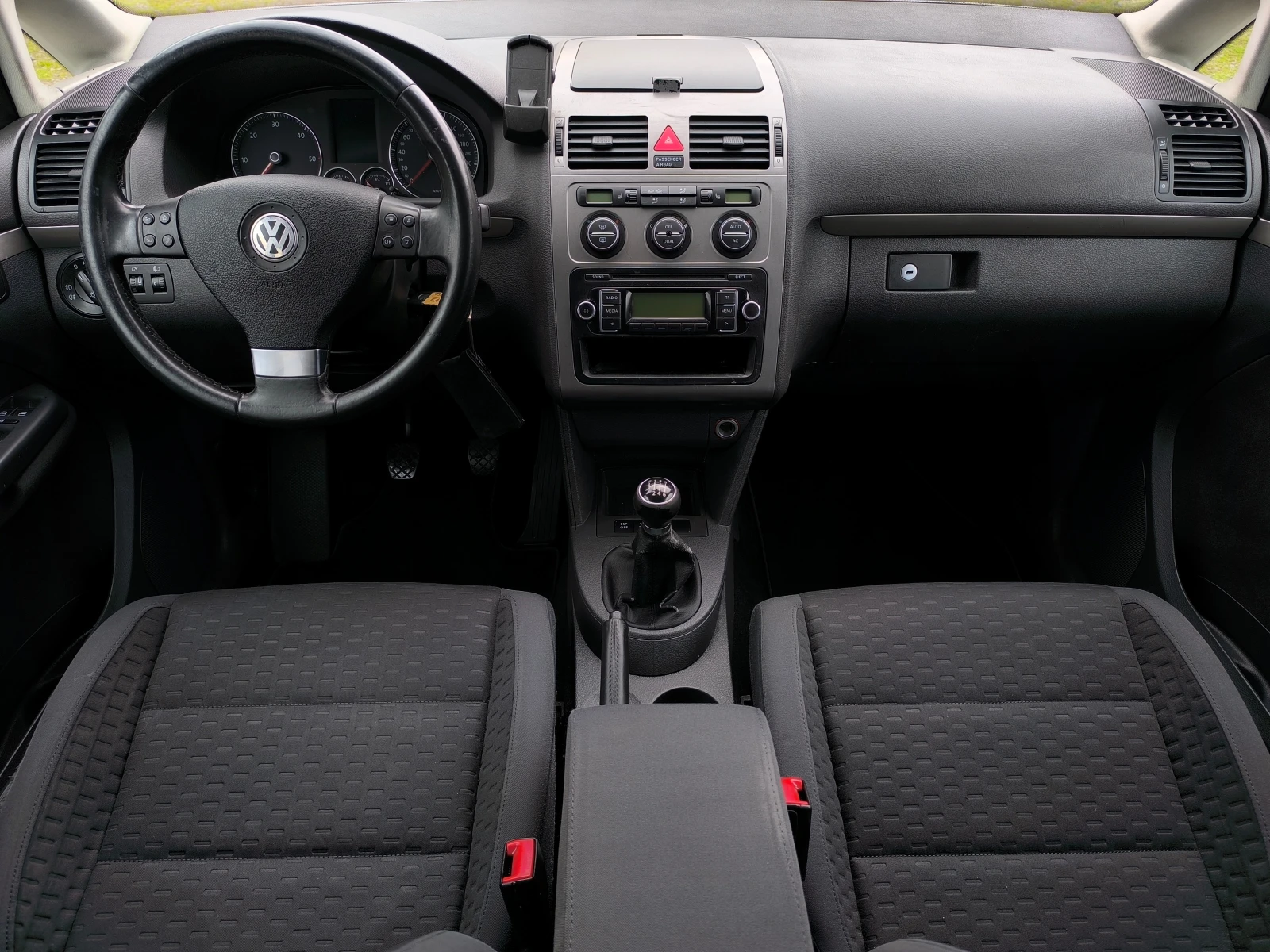 VW Touran FACE LIFT-1.9TDI-105кс-6 скорости-КЛИМАТРОНИК-, снимка 13 - Автомобили и джипове - 54171462