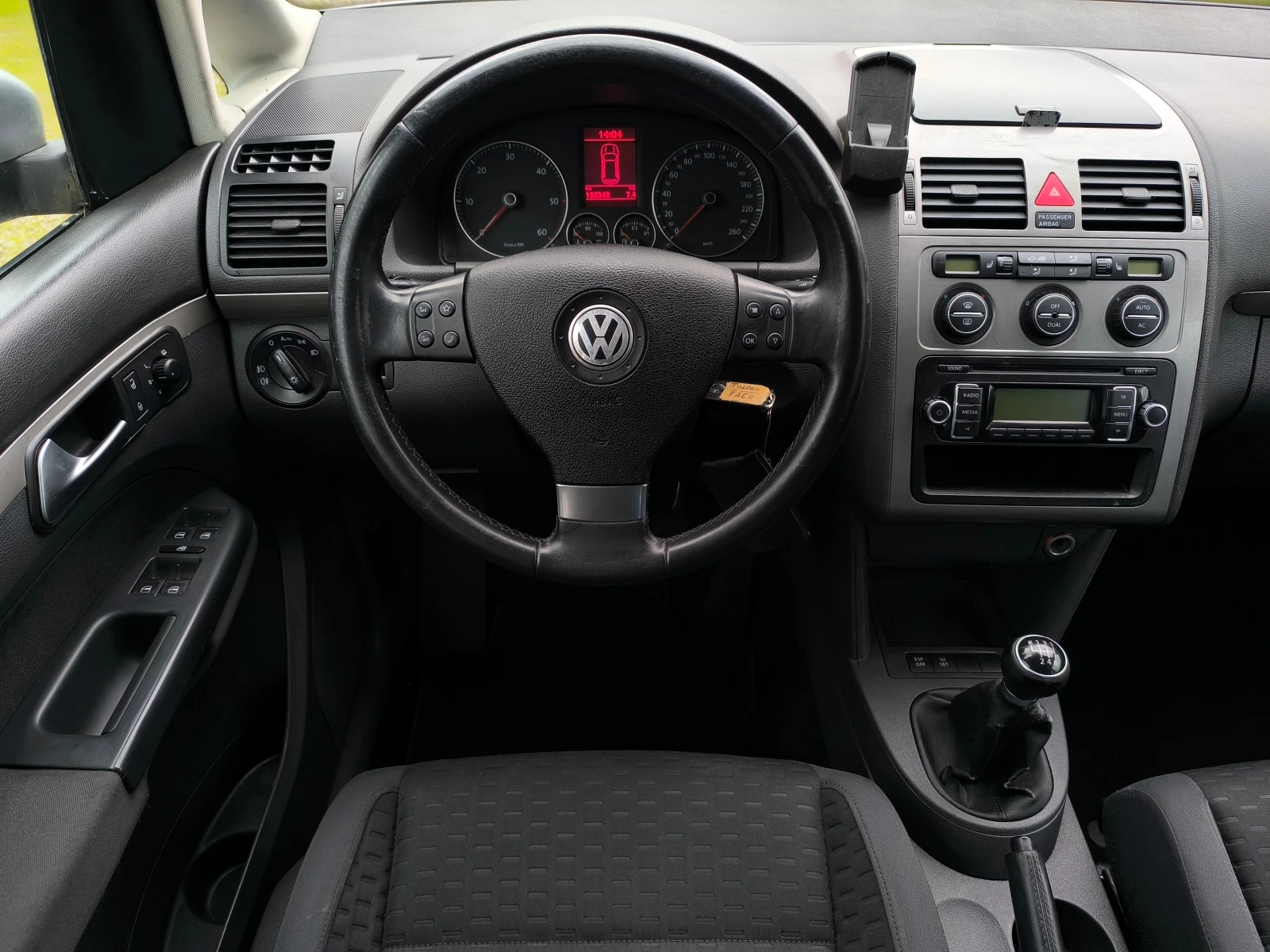 VW Touran FACE LIFT-1.9TDI-105кс-6 скорости-КЛИМАТРОНИК-, снимка 11 - Автомобили и джипове - 54171462
