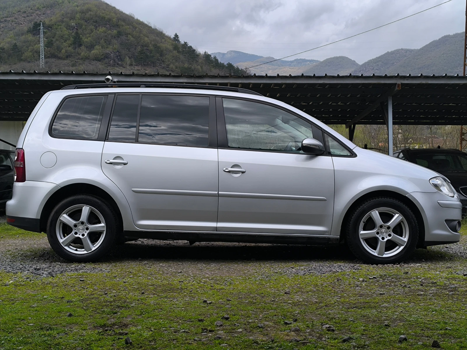 VW Touran FACE LIFT-1.9TDI-105кс-6 скорости-КЛИМАТРОНИК-, снимка 2 - Автомобили и джипове - 54171462