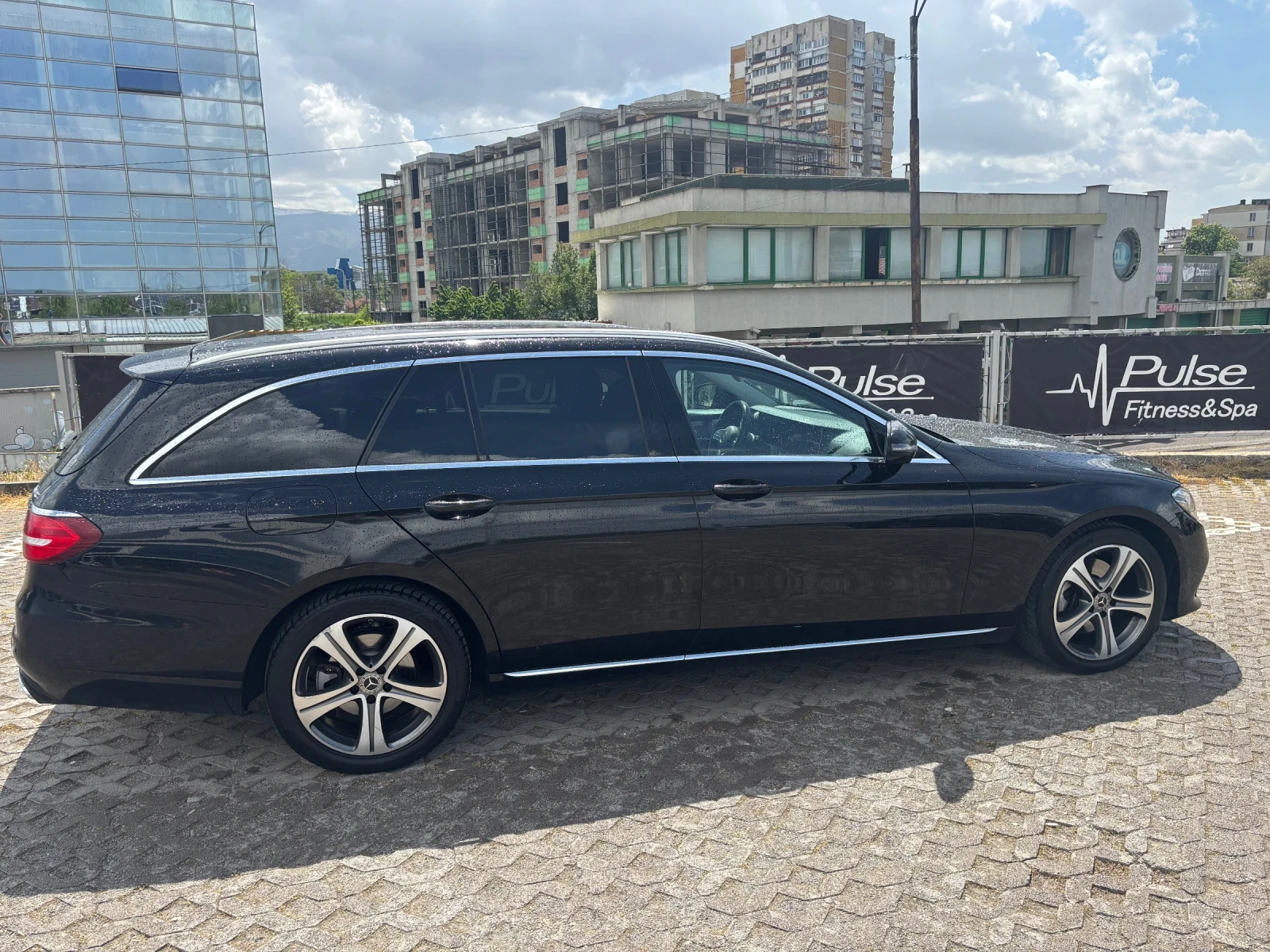 Mercedes-Benz E 220 AVANTGARDE 4-MATIC MULTIBEAM LED, снимка 5 - Автомобили и джипове - 54512690