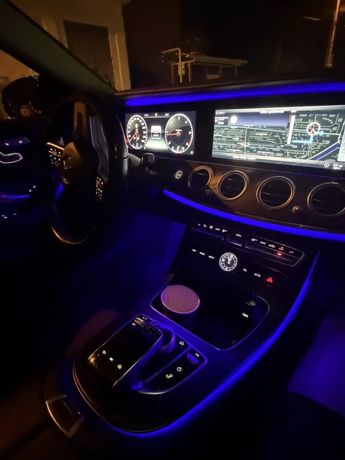 Mercedes-Benz E 220 AVANTGARDE 4-MATIC MULTIBEAM LED, снимка 17 - Автомобили и джипове - 54512690