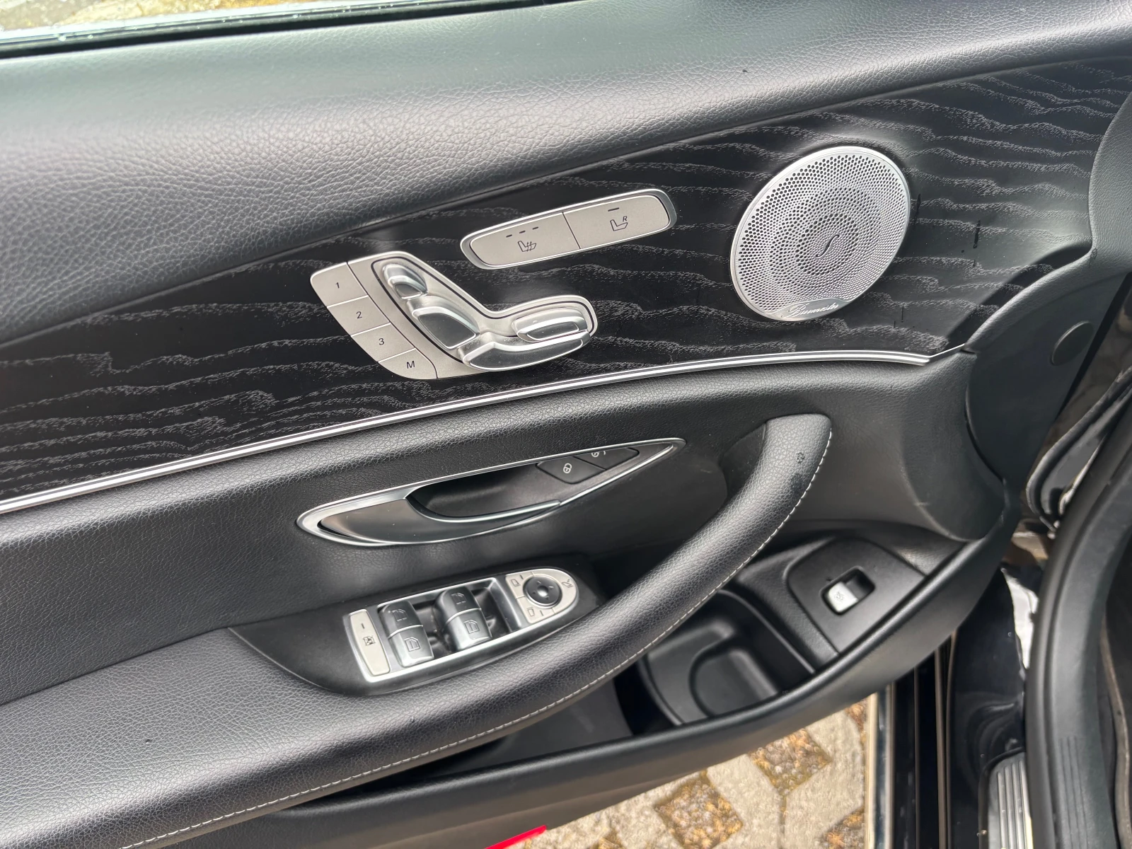 Mercedes-Benz E 220 AVANTGARDE 4-MATIC MULTIBEAM LED, снимка 12 - Автомобили и джипове - 54512690