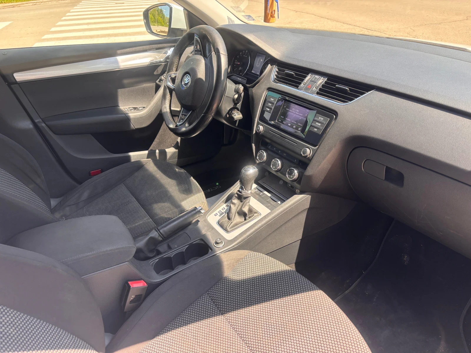 Skoda Octavia 2.0TDI Автоматик, снимка 12 - Автомобили и джипове - 54593662