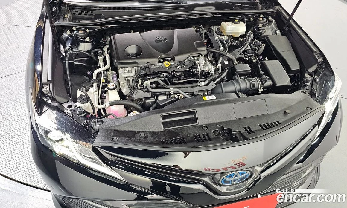 Toyota Camry 2.5 LE Hybrid, снимка 6 - Автомобили и джипове - 56123263