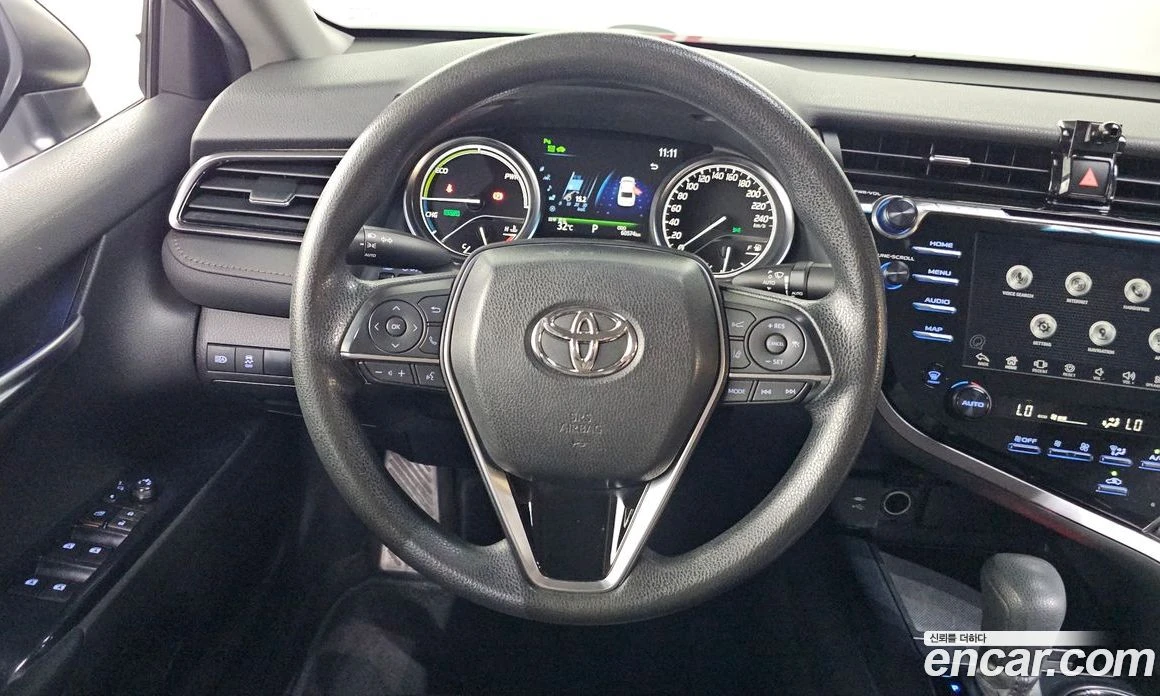 Toyota Camry 2.5 LE Hybrid, снимка 13 - Автомобили и джипове - 56123263