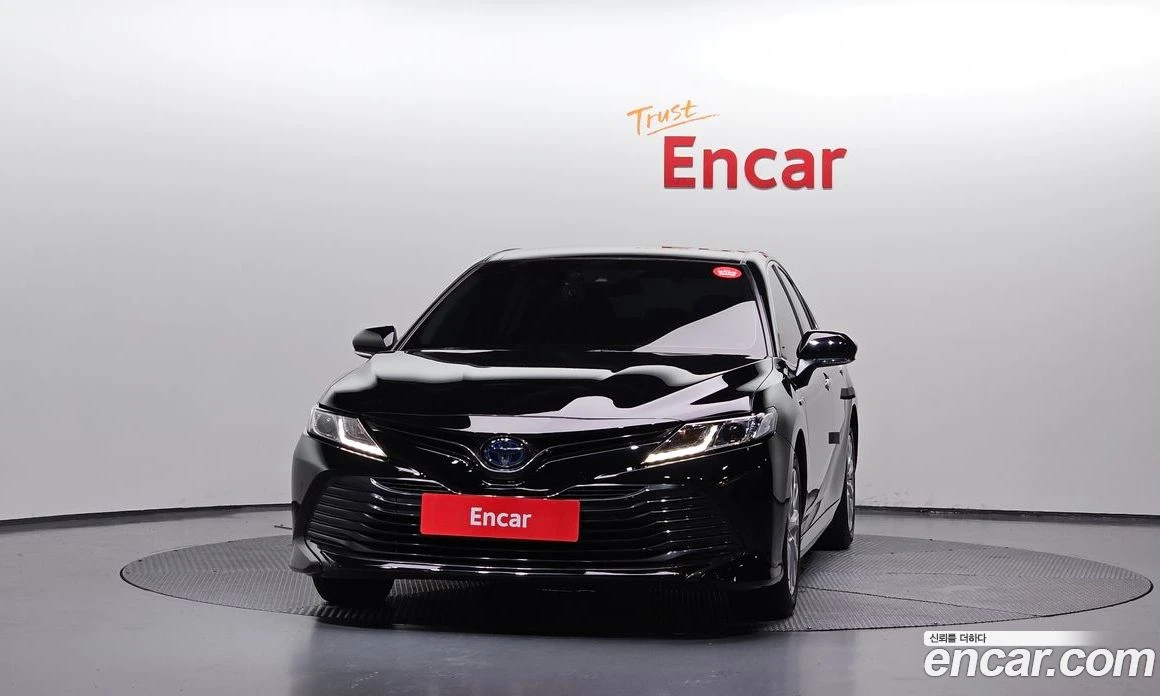 Toyota Camry 2.5 LE Hybrid, снимка 3 - Автомобили и джипове - 56123263